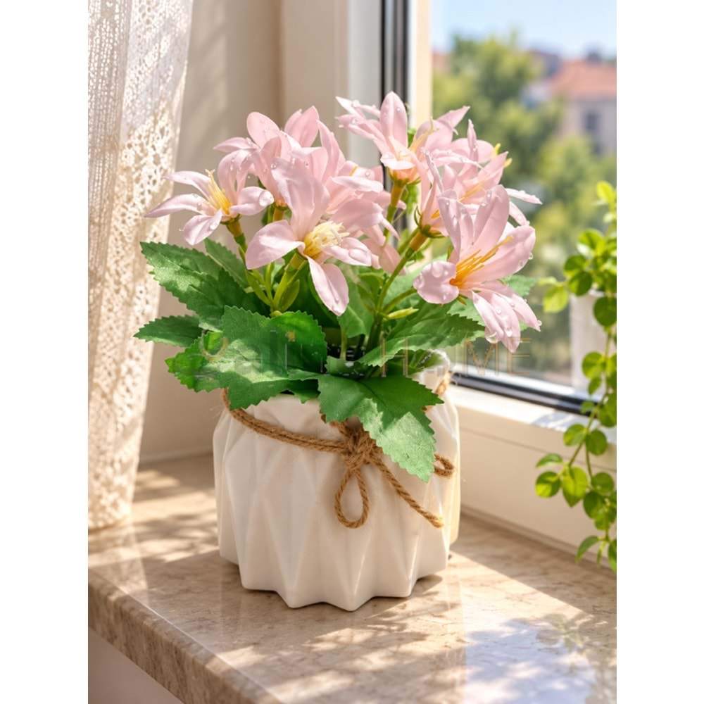 KRD ÇİÇEK YAPAY SAKSILI ÇAN ÇİÇEĞİ 15 CM 1*24